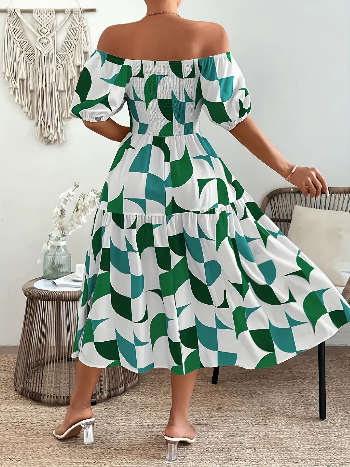 Stilla | Elegant Off Shoulder Kjole Med Flæse Grøn Forår Sommer