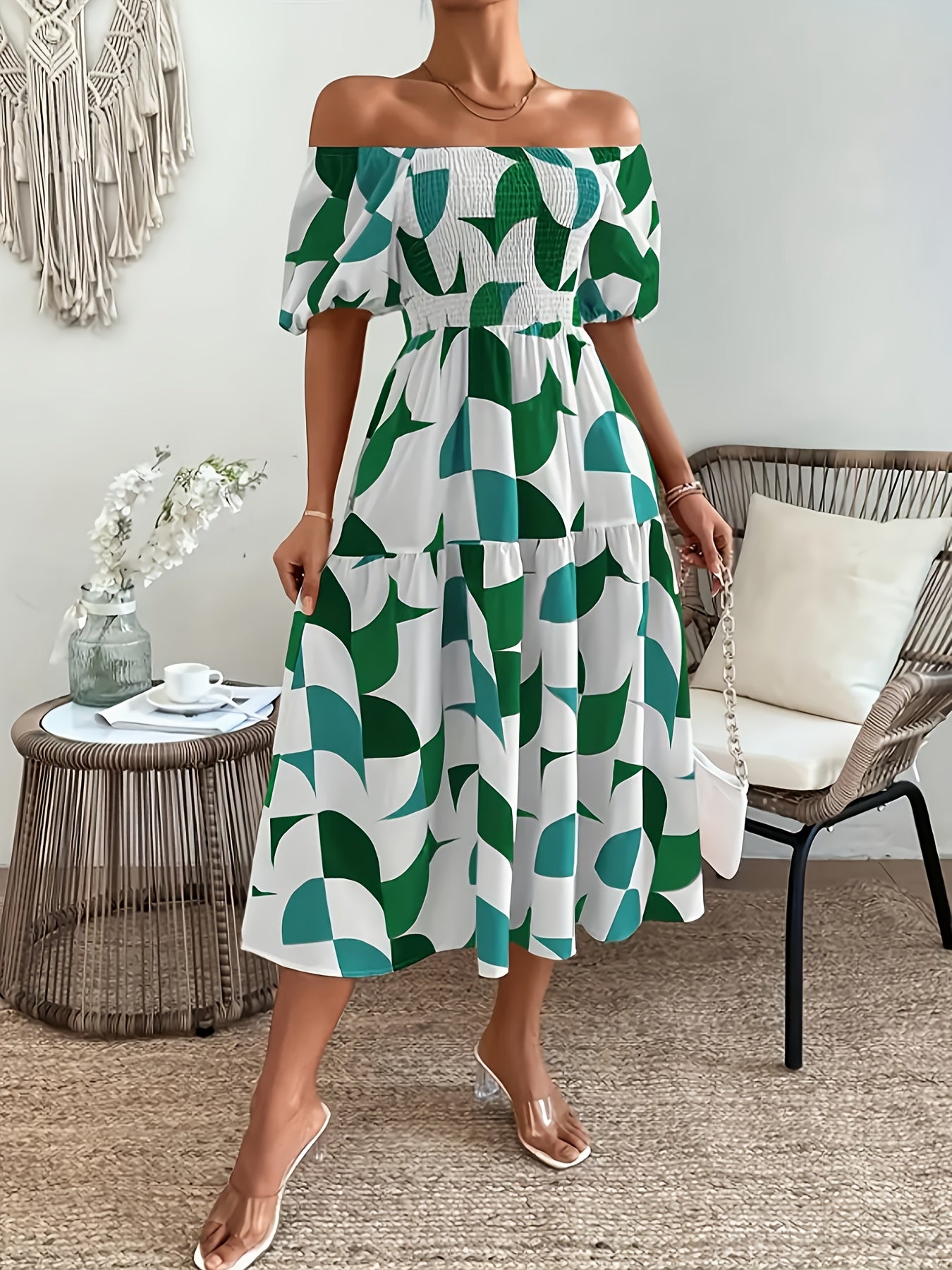 Stilla | Elegant Off Shoulder Kjole Med Flæse Grøn Forår Sommer