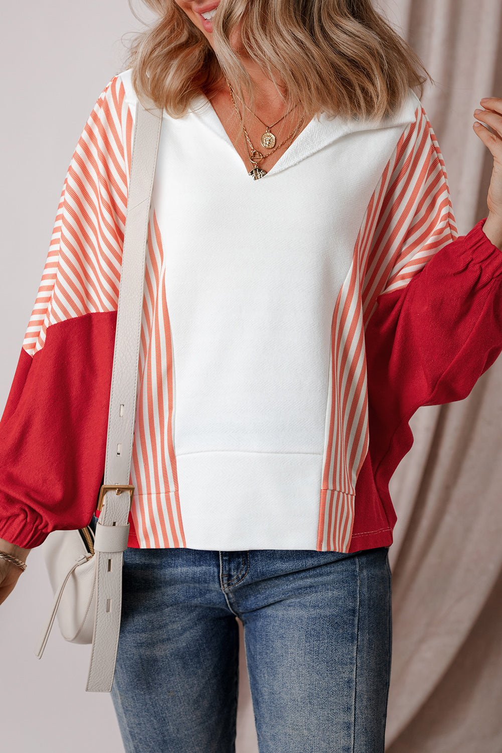 Stilla | Oversized Sweatshirt Med Stribet Design Og Kontrastfyldt V-udskæring Online