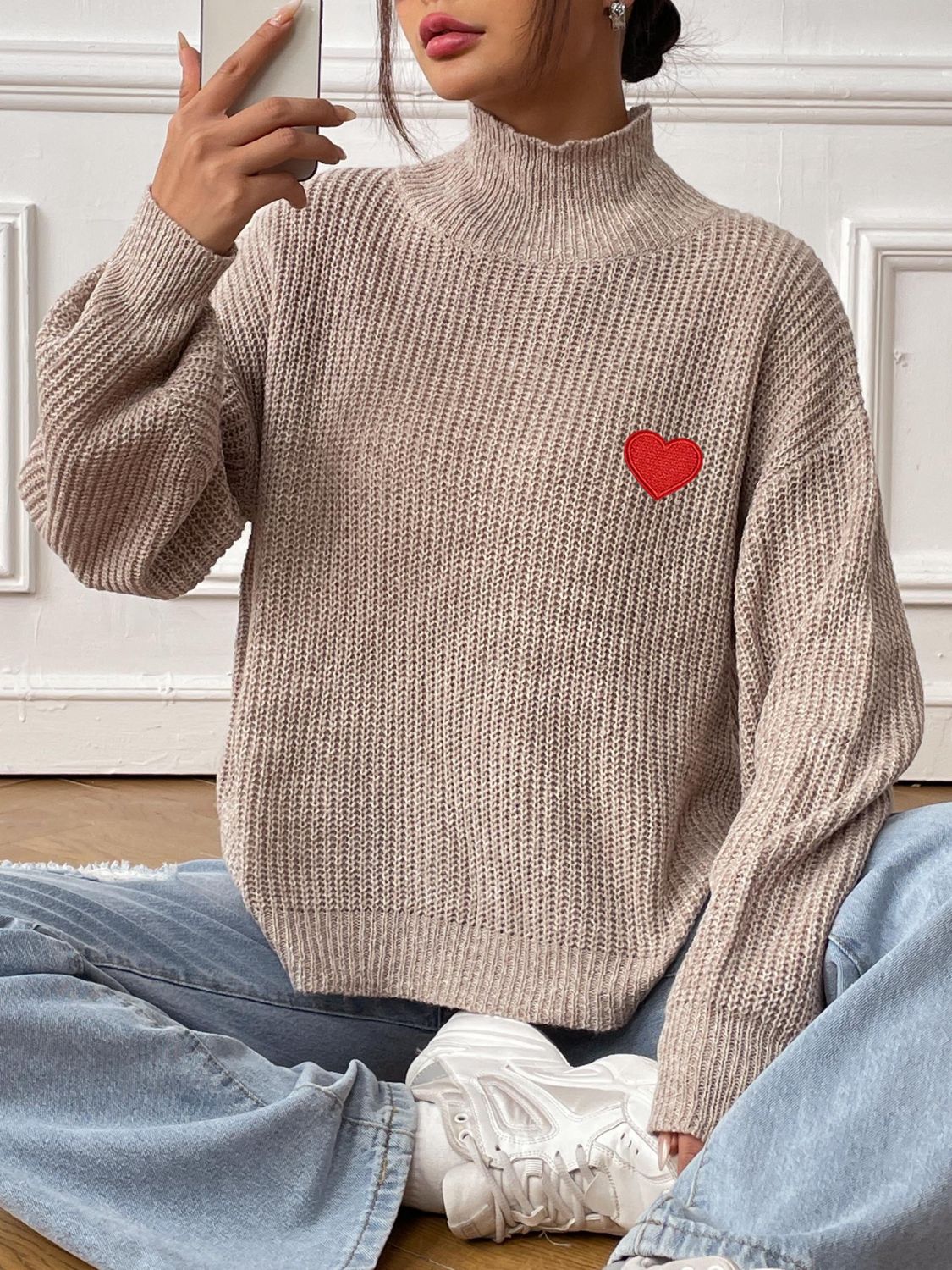 Stilla | Rullekrave sweater med sænket skuldre og hjerte mønster Rabat