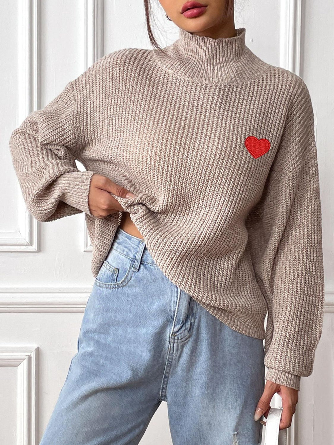 Stilla | Rullekrave sweater med sænket skuldre og hjerte mønster Rabat