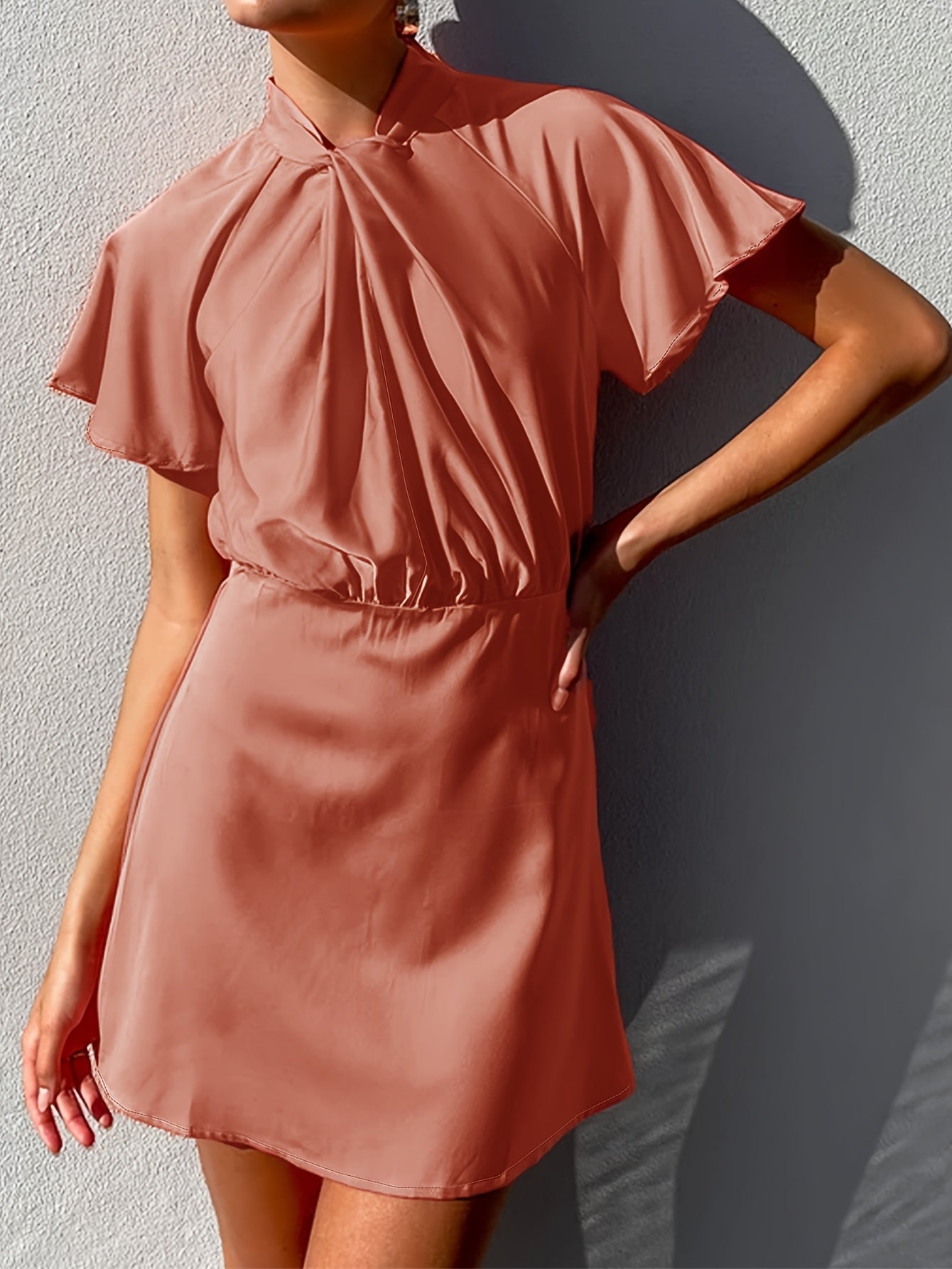 Stilla | Elegant Kjole Polyester Satin Til Kvinder Snoet Foran, Flæseærmer Og Krave Online nu