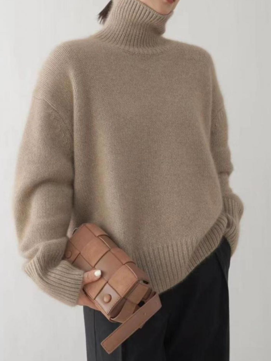 Stilla | Rullekravesweater med dropped shoulder og lange ærmer