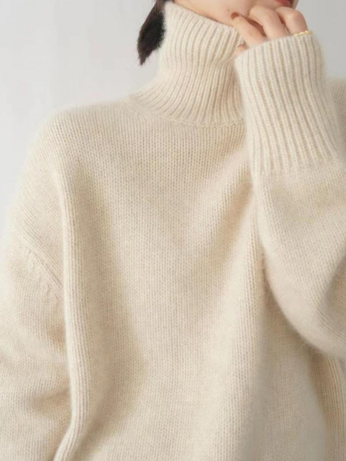 Stilla | Rullekravesweater med dropped shoulder og lange ærmer