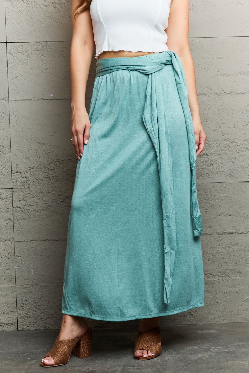 Stilla | Kend Din Værdi Criss Cross Halterneck Maxi Kjole