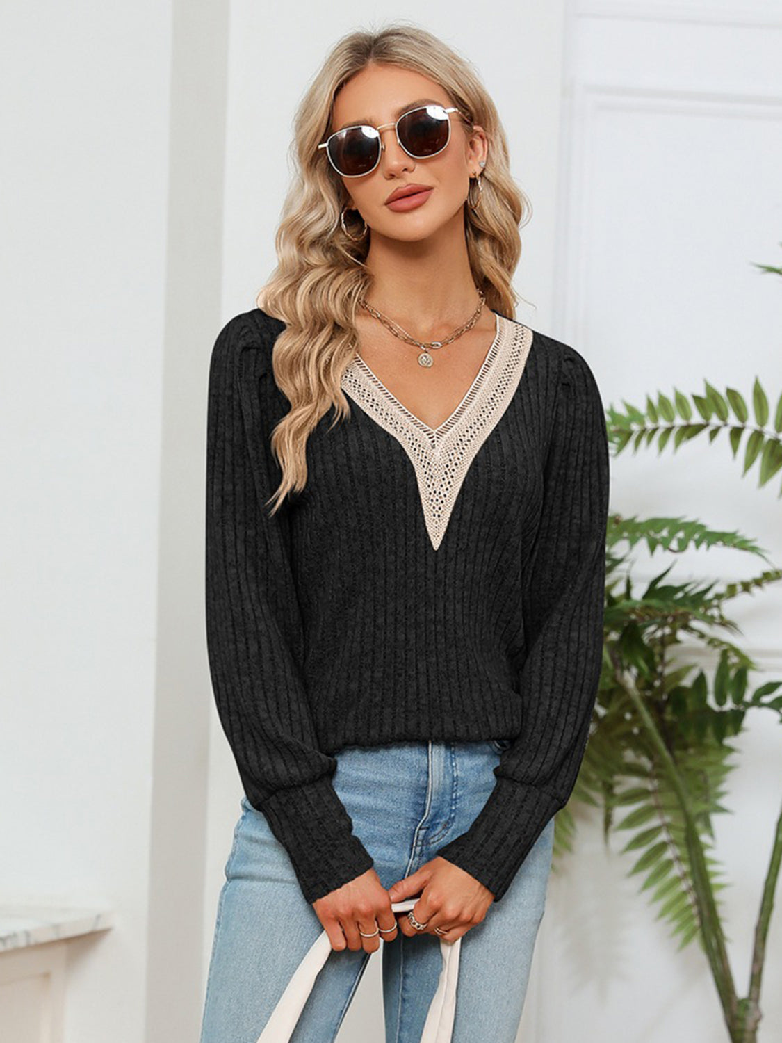 Stilla | Spids-detail V-udskæring Rib-top