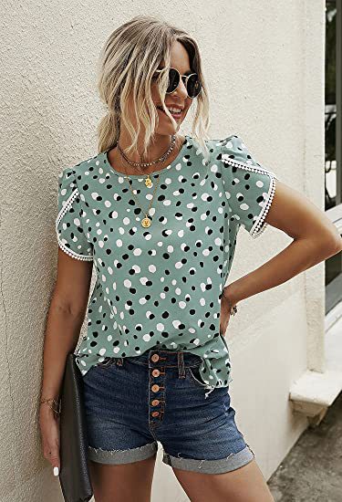 Stilla | Elegant Bluse Med Korte Ærmer Og Flæser Levere