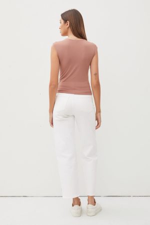 Stilla | Cool Square Neck Cap Sleeve Tank Mode