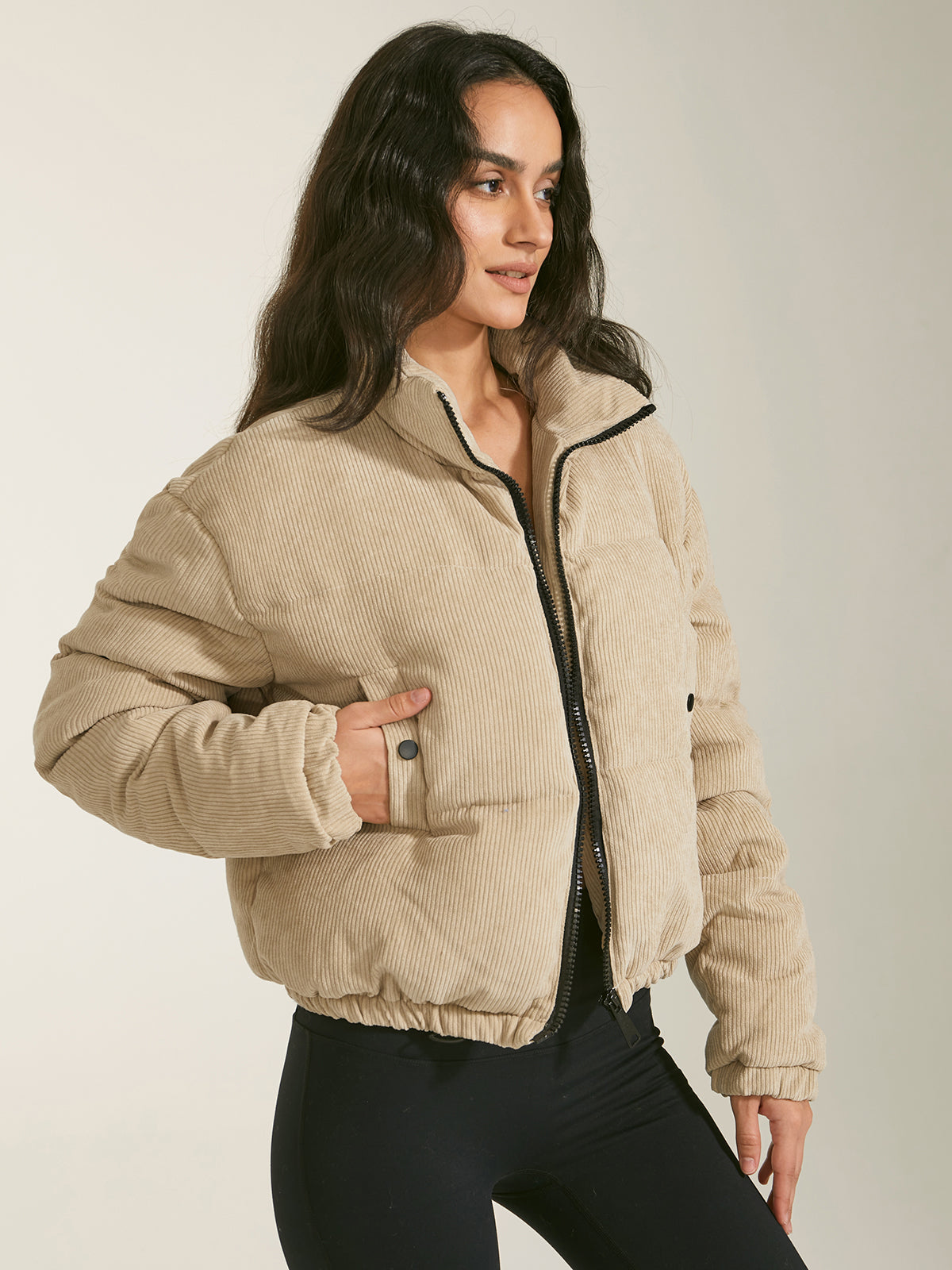 Stilla | Beige farvet damjakke Online Hot Salg